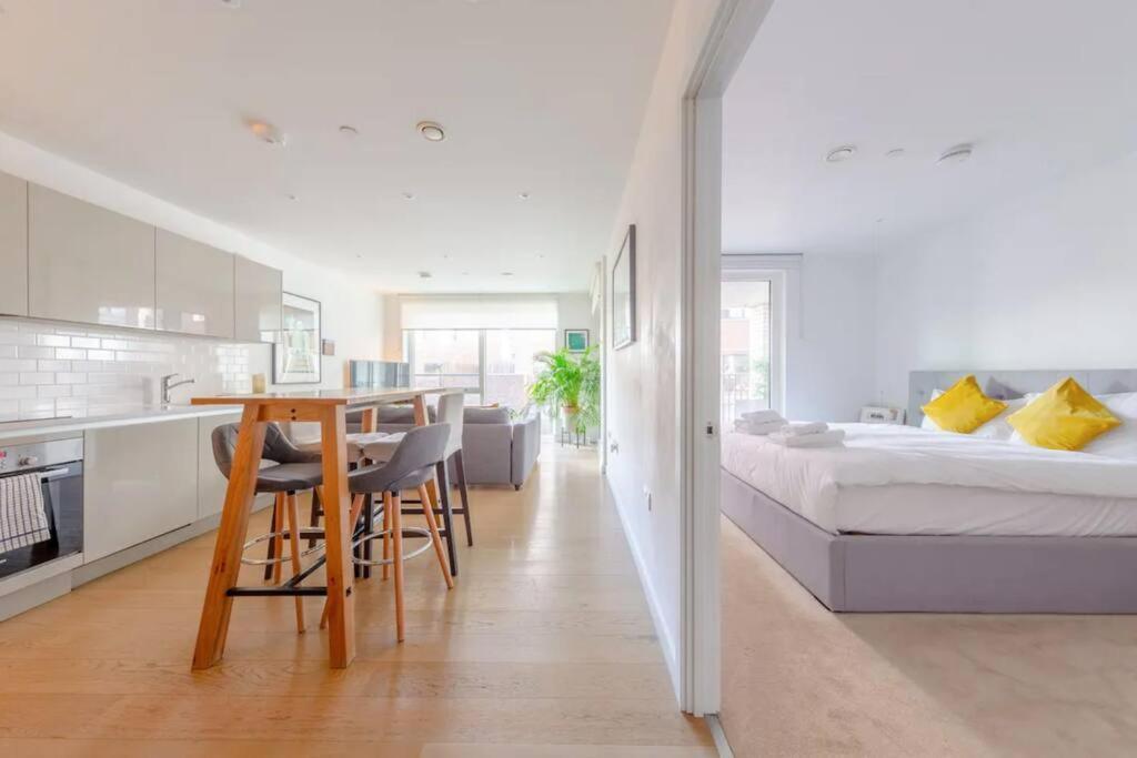Superb 1 Bedroom Apartment 3Mins From Tube Station London Eksteriør bilde