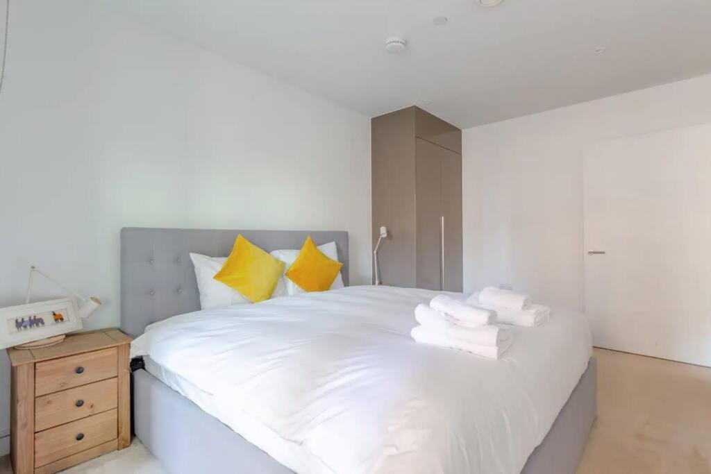 Superb 1 Bedroom Apartment 3Mins From Tube Station London Eksteriør bilde