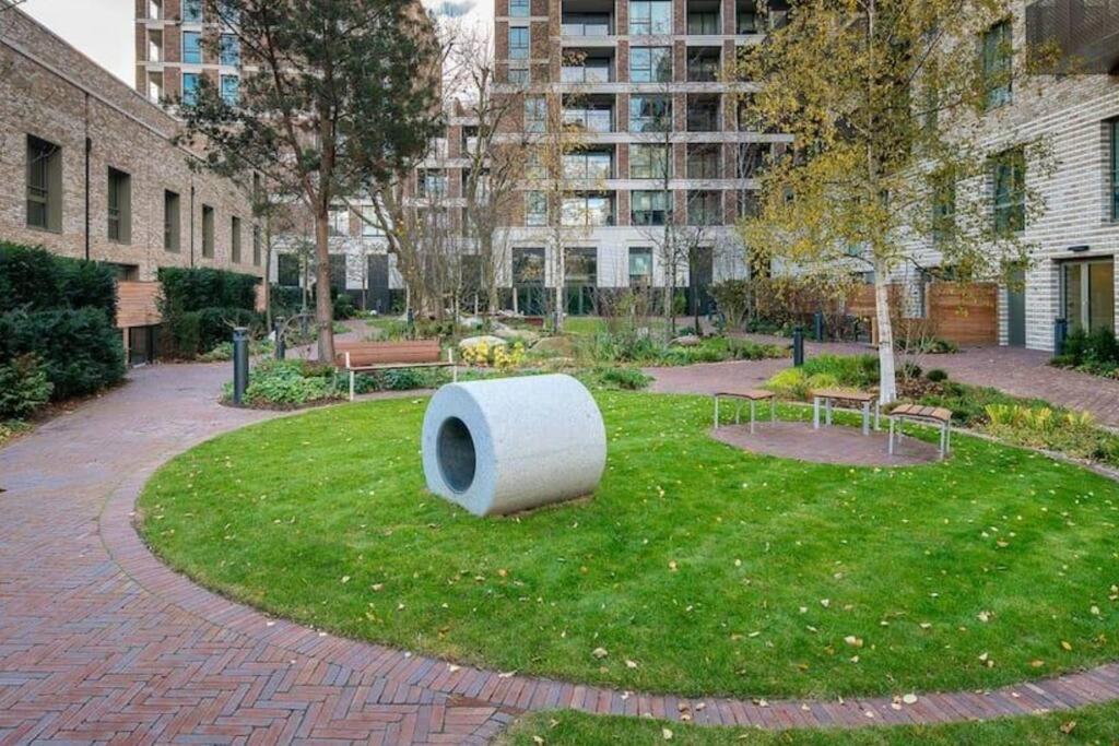 Superb 1 Bedroom Apartment 3Mins From Tube Station London Eksteriør bilde