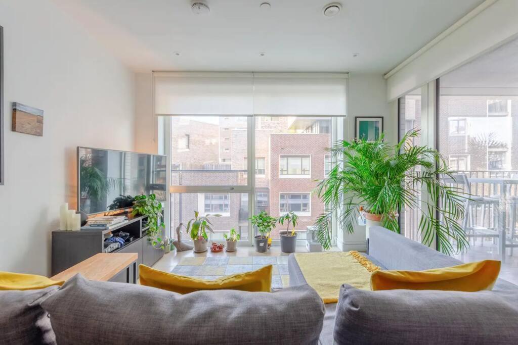 Superb 1 Bedroom Apartment 3Mins From Tube Station London Eksteriør bilde