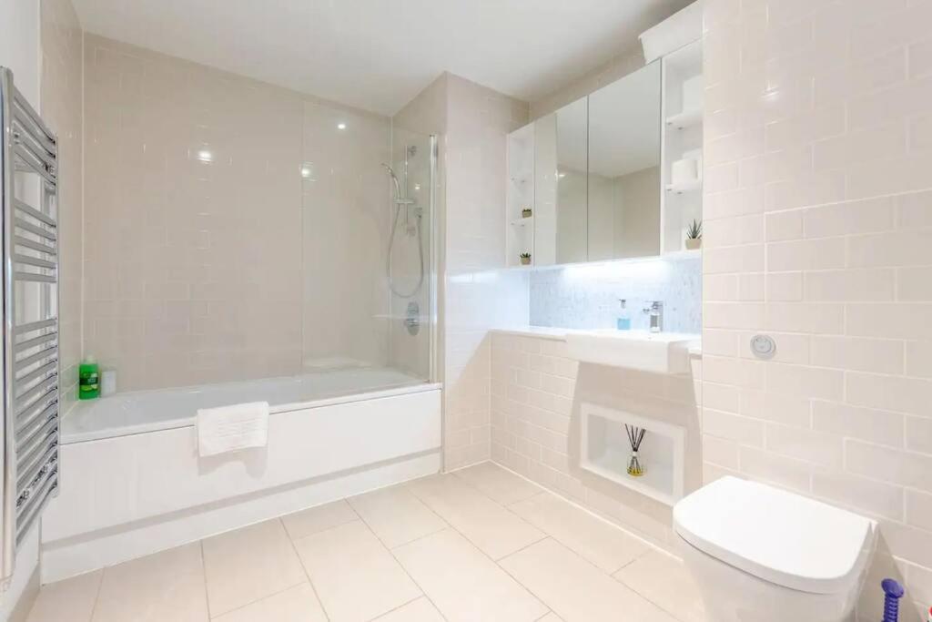Superb 1 Bedroom Apartment 3Mins From Tube Station London Eksteriør bilde